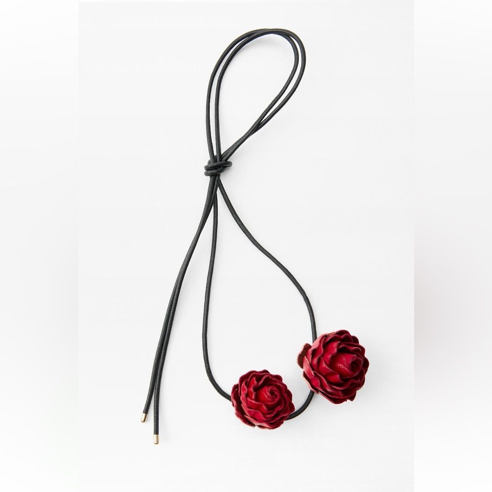 ZARA THIN LEATHER NECKLACE WITH ROSES